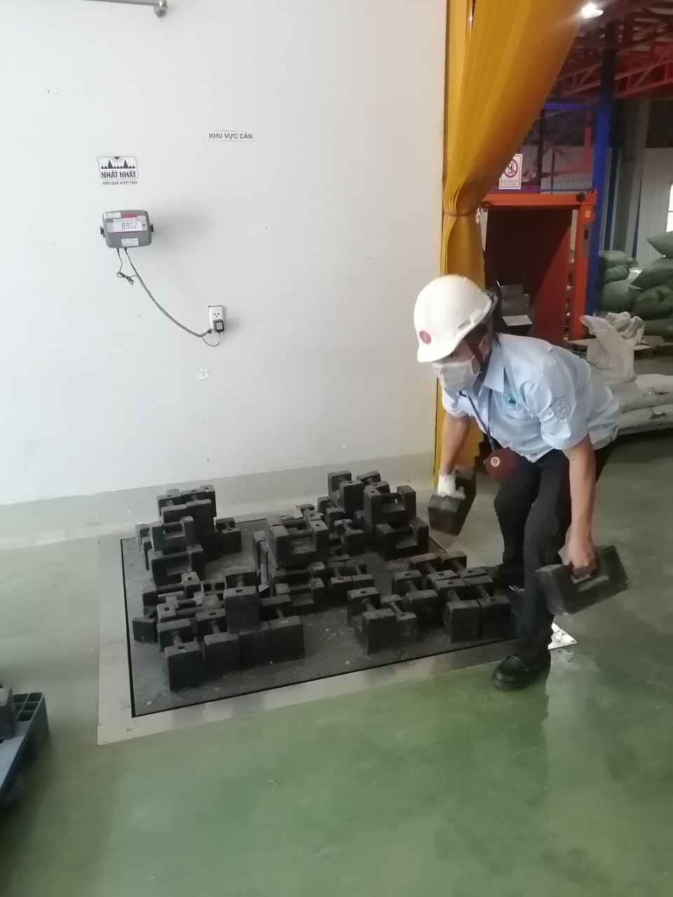 hiệu chuẩn cân bàn 1 Tấn